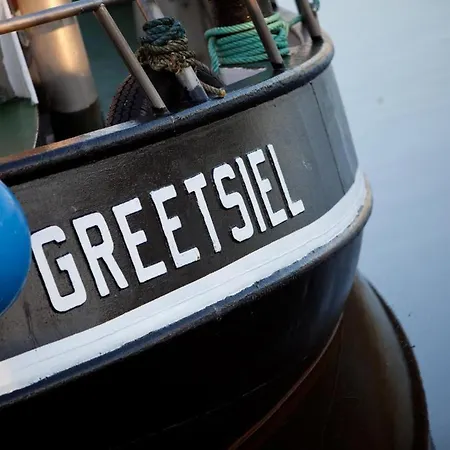 Skipper Asterix Fuer Max. 4 Personen - Haustiere Herzlich Willkommen, Direkt Am Hafen * Greetsiel